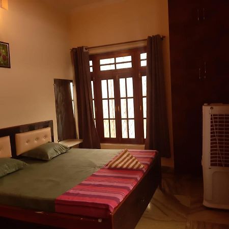 Paarijaat Homestay & Guesthouse Ayodhya المظهر الخارجي الصورة