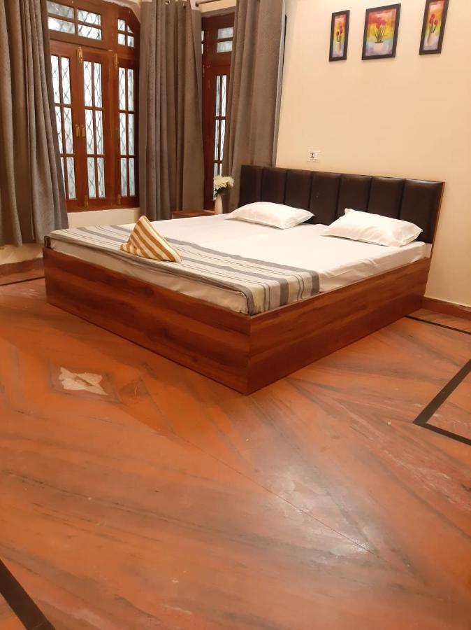 Paarijaat Homestay & Guesthouse Ayodhya المظهر الخارجي الصورة