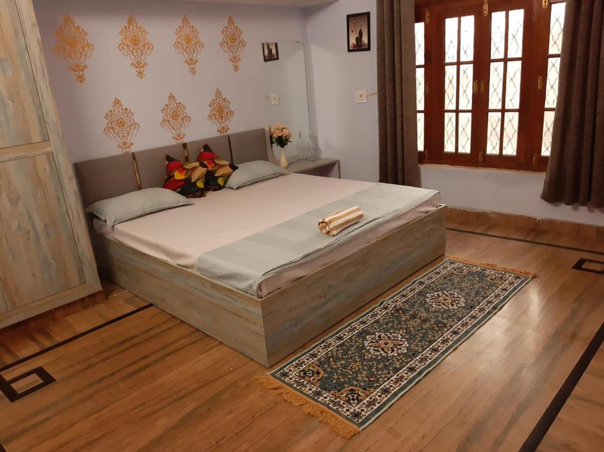 Paarijaat Homestay & Guesthouse Ayodhya المظهر الخارجي الصورة
