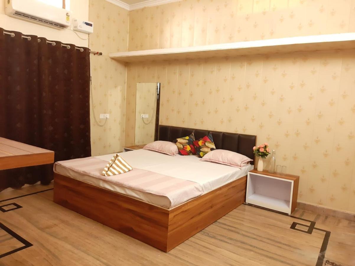 Paarijaat Homestay & Guesthouse Ayodhya المظهر الخارجي الصورة