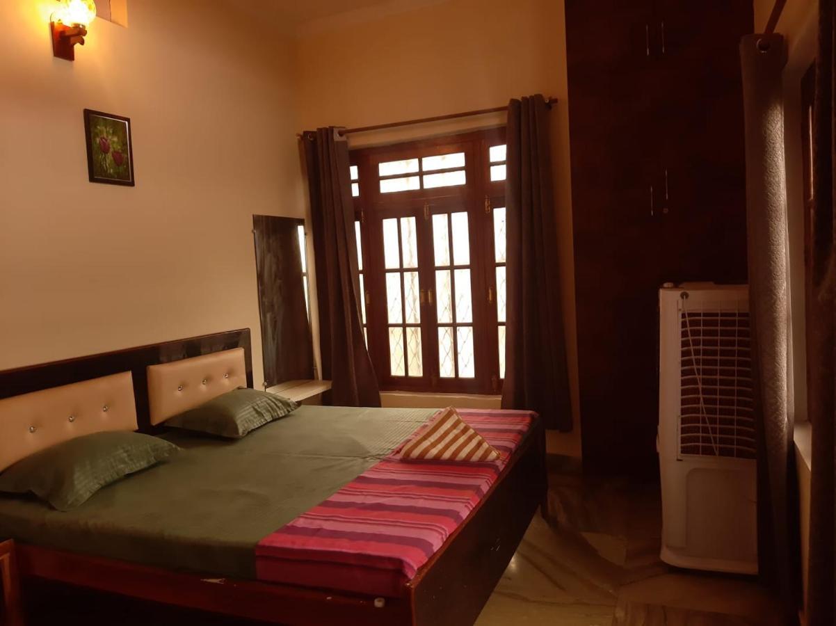 Paarijaat Homestay & Guesthouse Ayodhya المظهر الخارجي الصورة