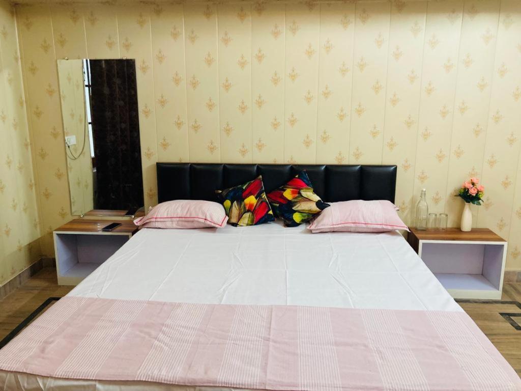 Paarijaat Homestay & Guesthouse Ayodhya المظهر الخارجي الصورة
